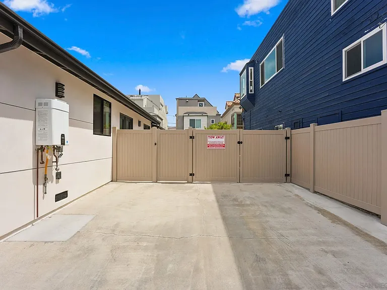 838 Portsmouth Ct — Photo 20
