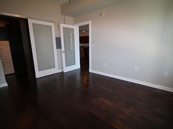 5th image of 253 10th Ave Unit 729