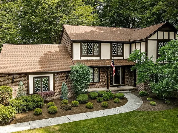 4700 Pine Mnr, Clarence, NY 14031