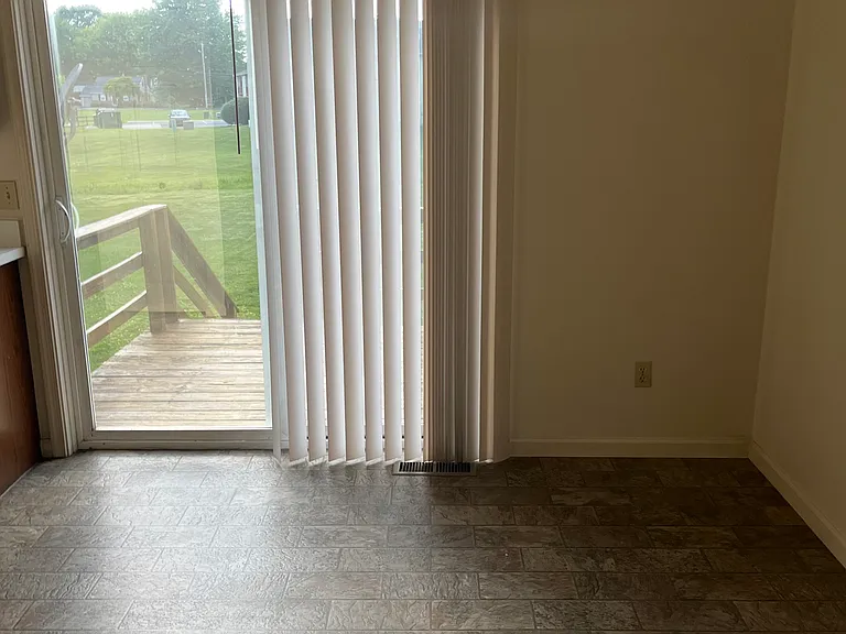 346 Cardinal Rd — Photo 2