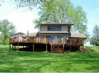 1046 W Shore Dr, Galesburg, IL 61401