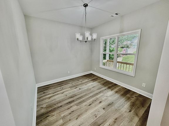 5th image of 109 Lasso Dr