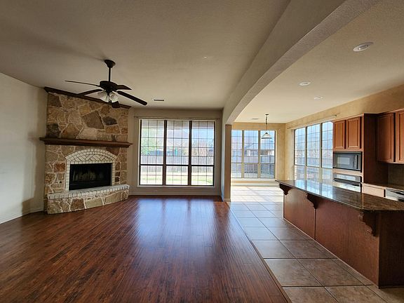 4th image of 2818 Independence Dr