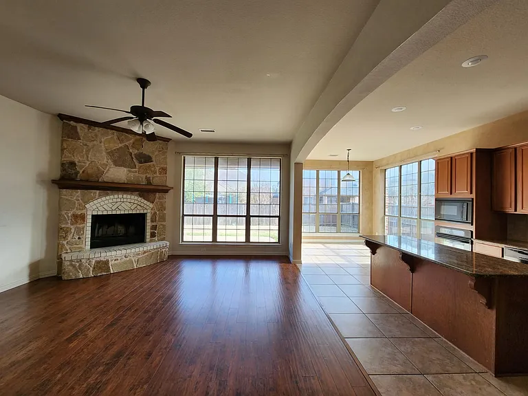 2818 Independence Dr — Photo 4