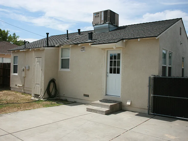 1460 Oxford Way — Photo 42