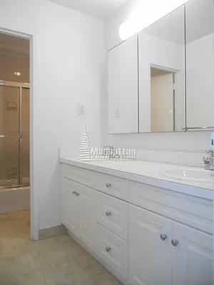 Rented by Manhattan Connection | media 15