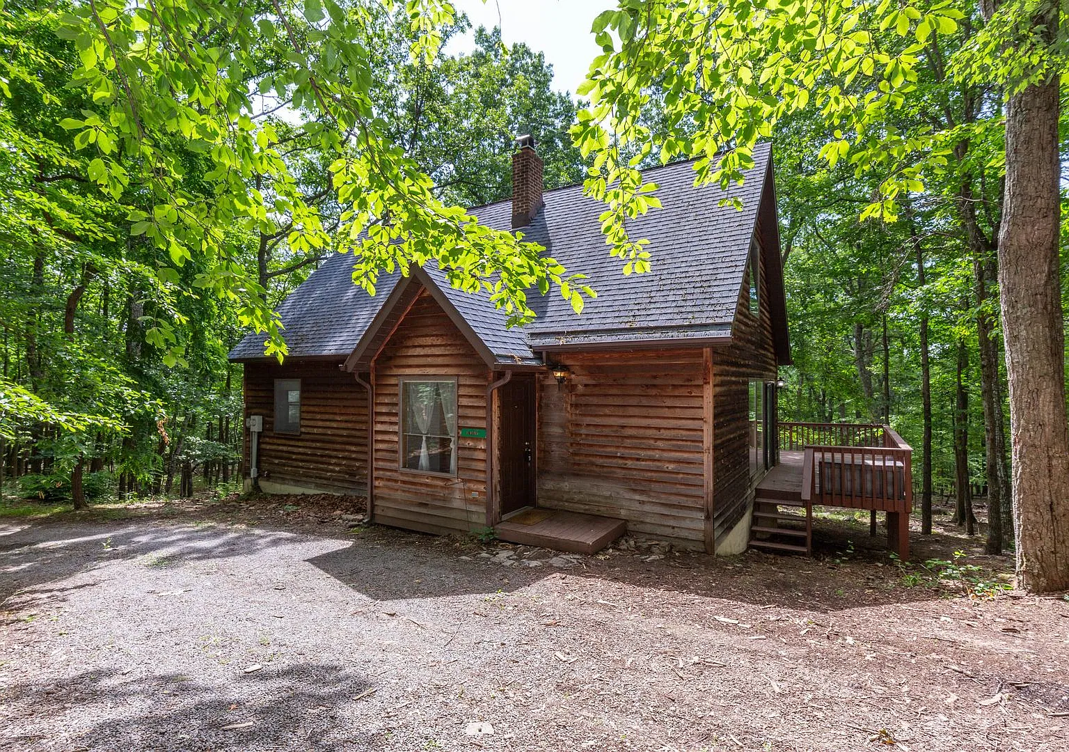2 Bed, 2 Bath, Single Family Home in Berkeley Springs, WV — Photo 2