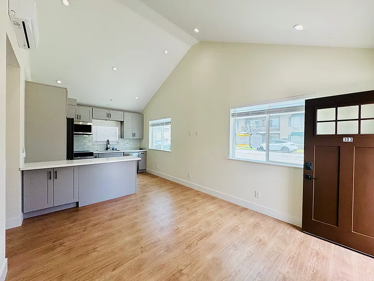 165 Tulip Ln #103 — Photo 5