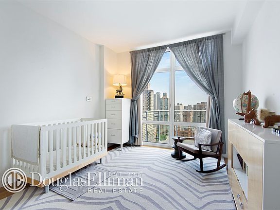 5th image of 555 W 59th St APT 27A
