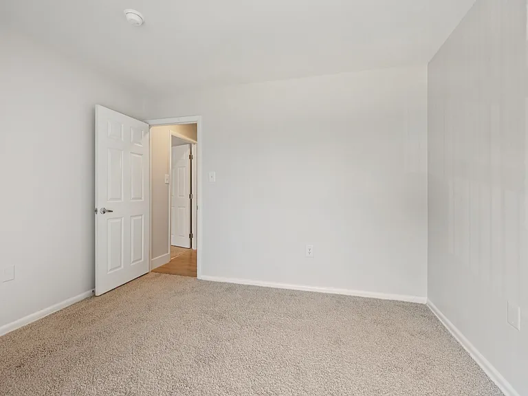 Lafayette Apartments — Photo 14