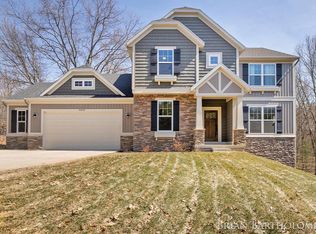 8450 Camelot Dr NE, Rockford, MI 49341
