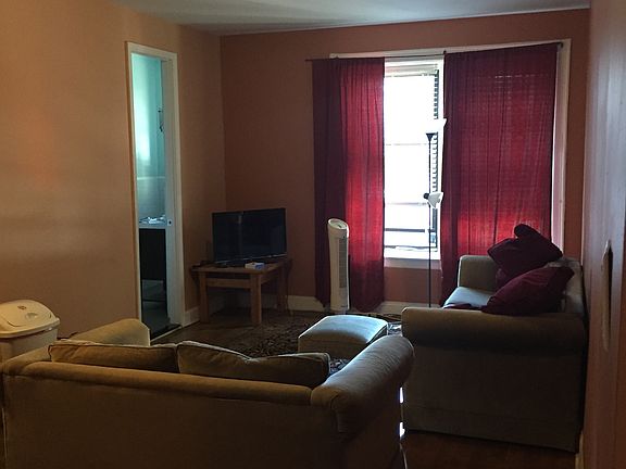 3rd image of 35 Tennis Ct APT 1A