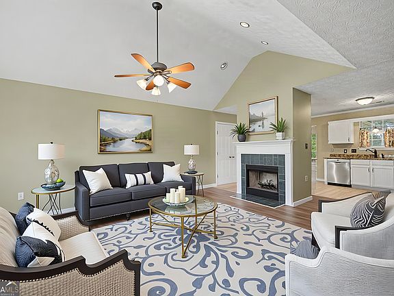 3rd image of 204 Spring Cir