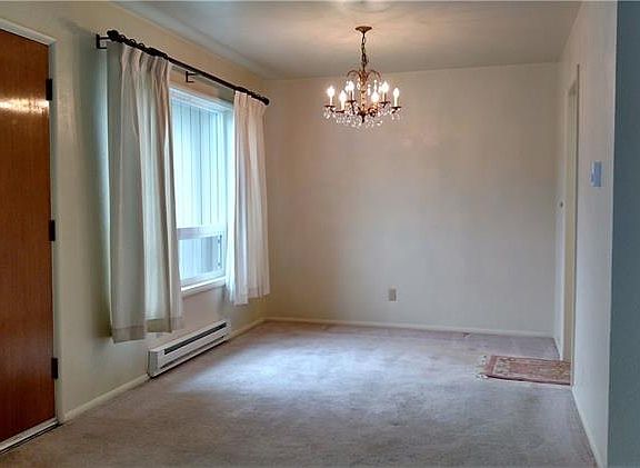 2nd image of 909 Marion St NE