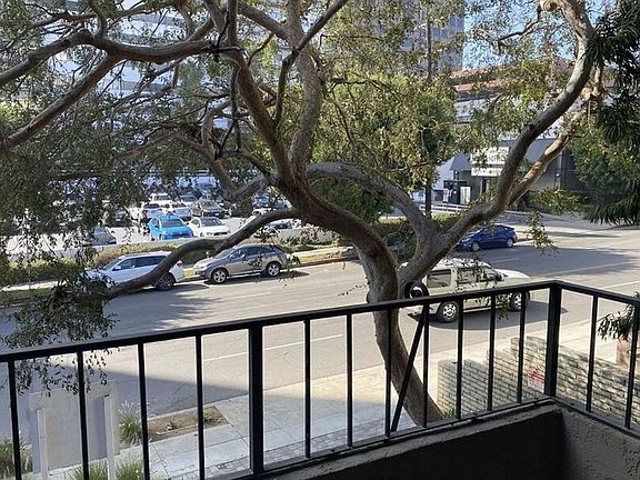 3rd image of 1224 S Barrington Ave APT 201