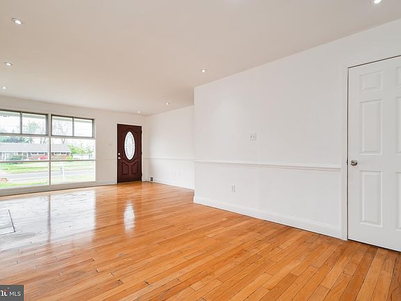 4th image of 6407 Rose Hill Dr