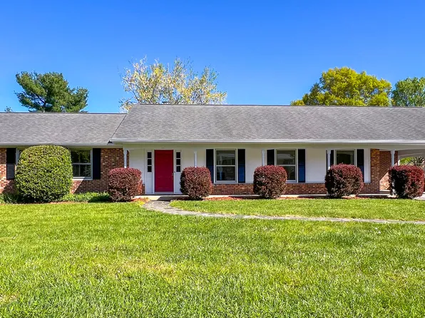 975 Carson Dr, Christiansburg, VA 24073