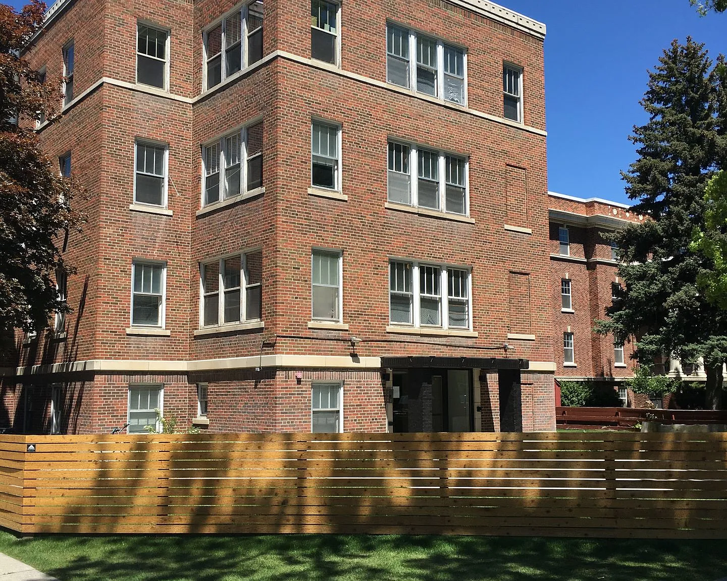 Apartments in the HEart of downtown Bozeman! — Photo 1