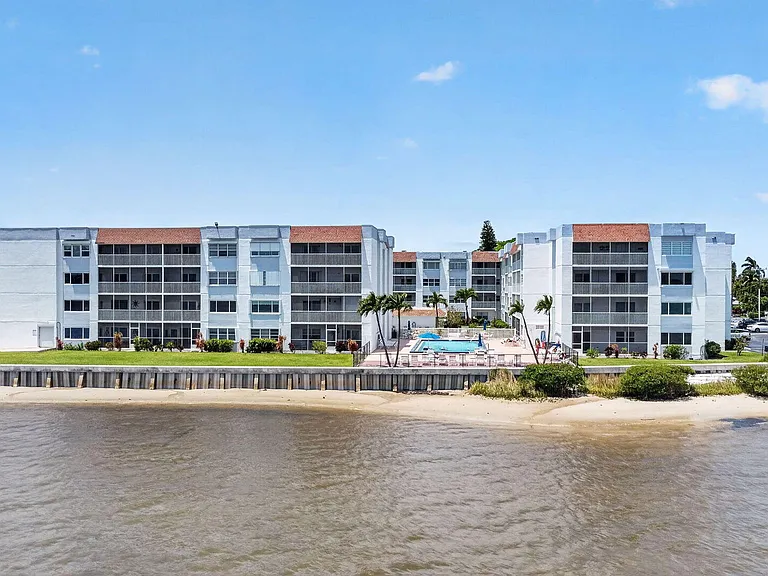 1502 S Lakeside Dr #214 — Photo 45