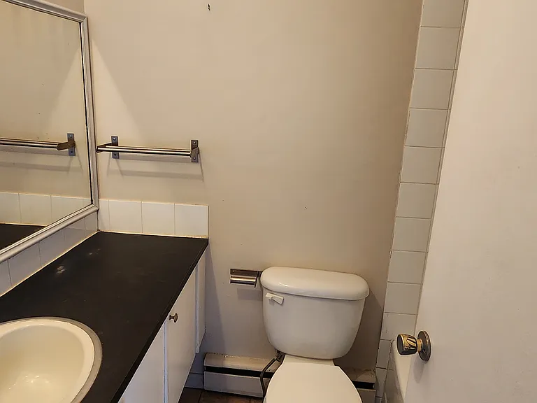 1724 10a St SW #204 — Photo 8