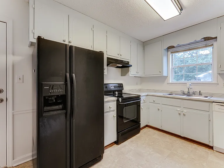 180 Oak Dr — Photo 9