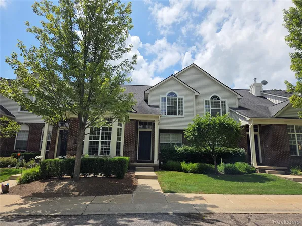 22202 Alexa Dr, Commerce Twp, MI 48390
