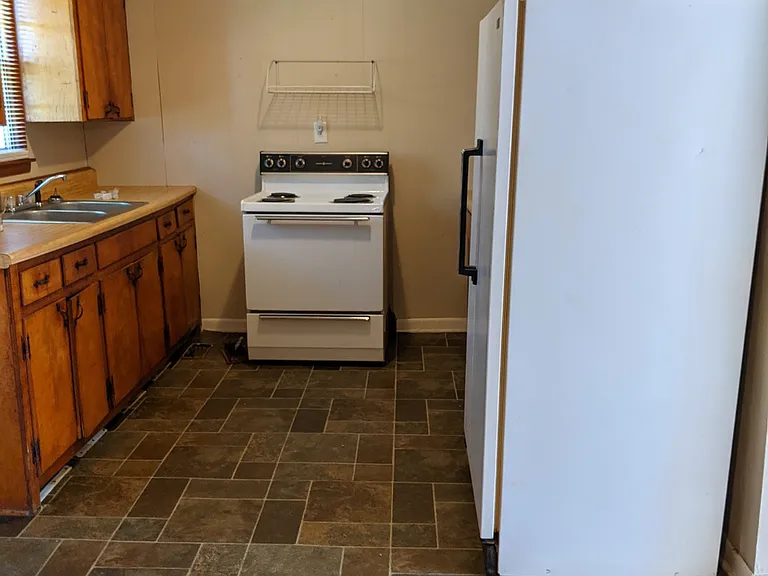 125 Whiteside St — Photo 5