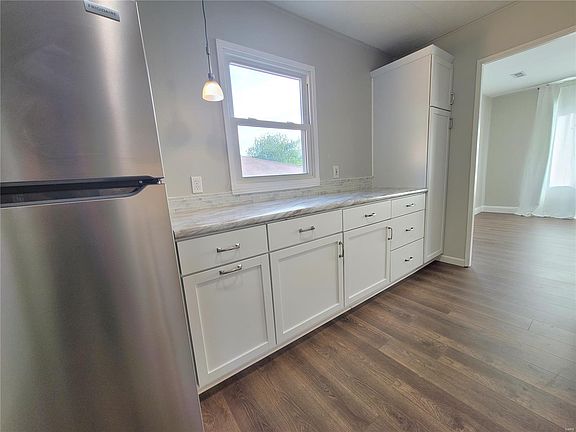 4th image of 1344 Kraft St