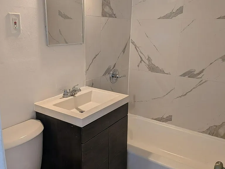 4710 NE 1st Ter #1G — Photo 3