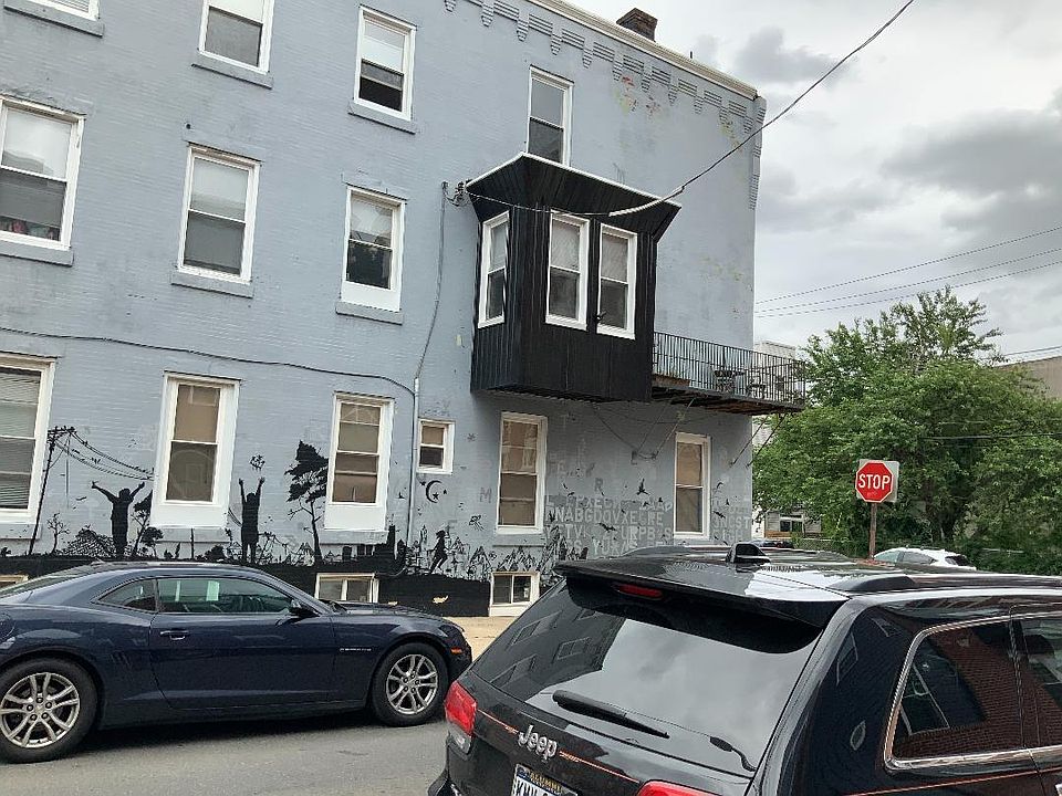 1st image of 1300 N 18th St #1