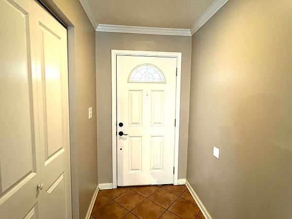 3rd image of 33 Middleton Ct SE #33