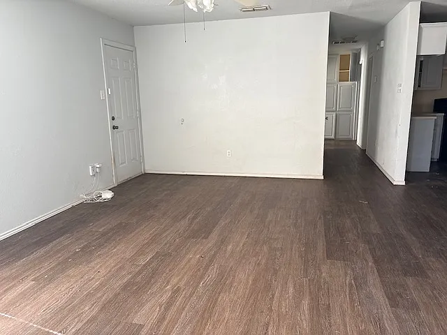 1921 S Loop 289 — Photo 1