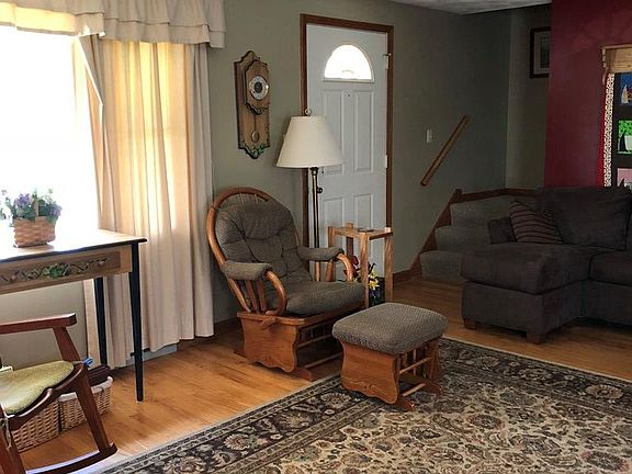 3rd image of 325 Sloan Ave