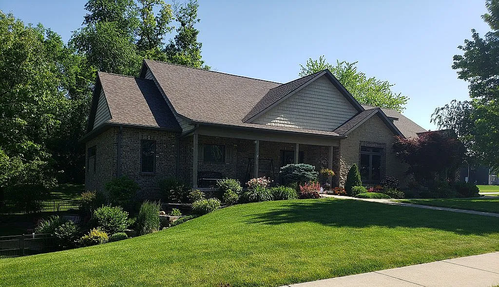 400 Apache Way photo 1