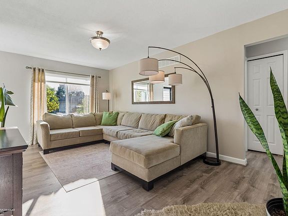 5th image of 46595 Apple Ln