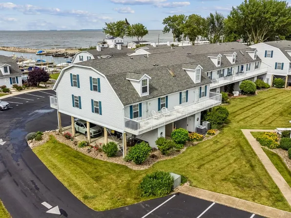 85 N Schooner Point Dr, Pt Clinton, OH 43452