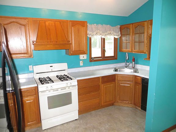 4th image of 25012 Kenneth Ave