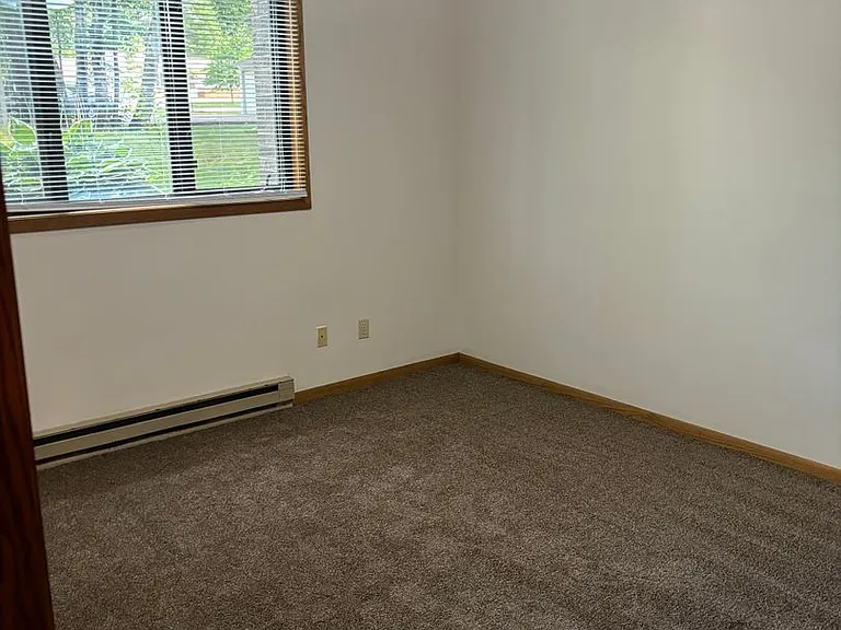 653 Brooks Pl — Photo 7