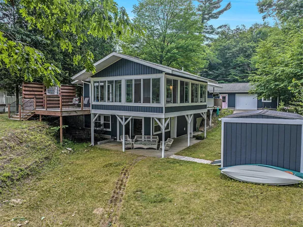 6706 E Carrigan Dr, Newaygo, MI 49337