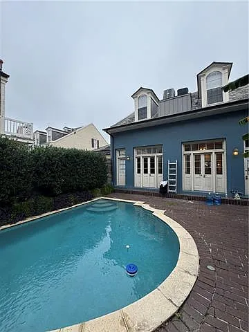 523 Burgundy St #1 — Photo 4