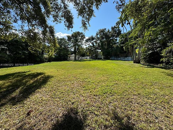 4th image of 3528 Royal Palm Ave