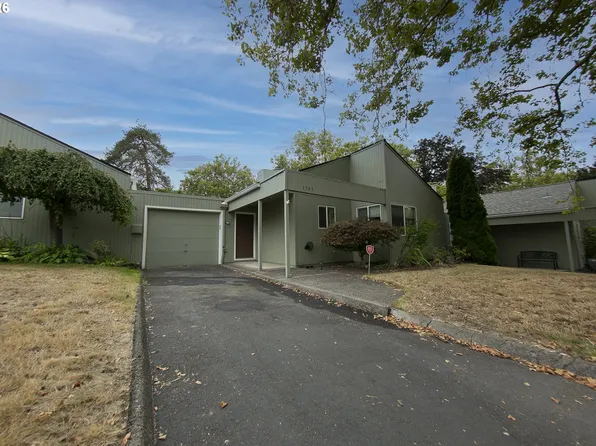 1785 NW Rolling Hill Dr, Beaverton, OR 97006
