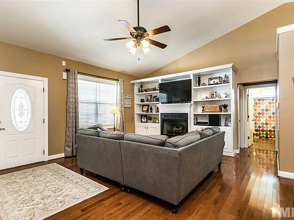5th image of 210 Denvale Dr