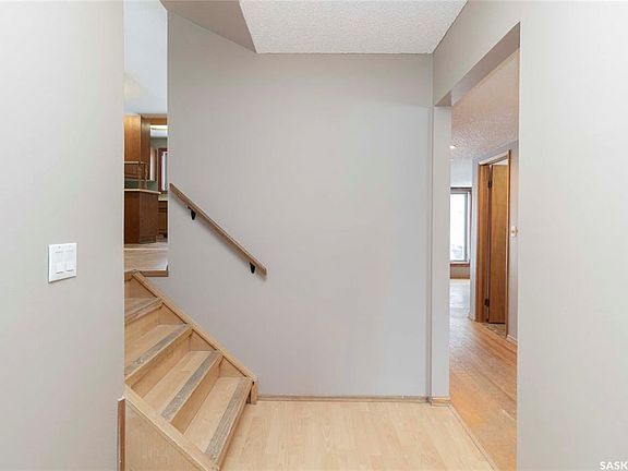 3rd image of 191 Meilicke ROAD