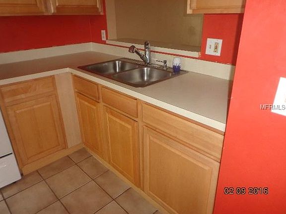 4th image of 19 Silver Park Cir