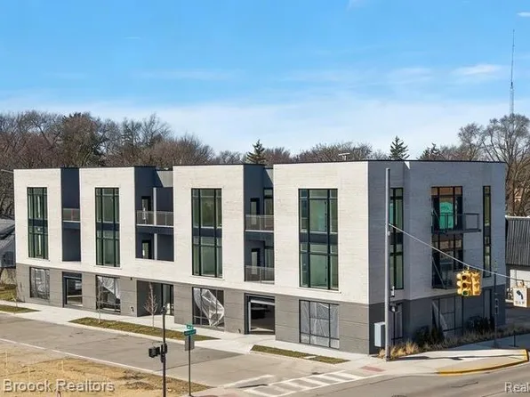 110 Austin Ave #201, Royal Oak, MI 48067