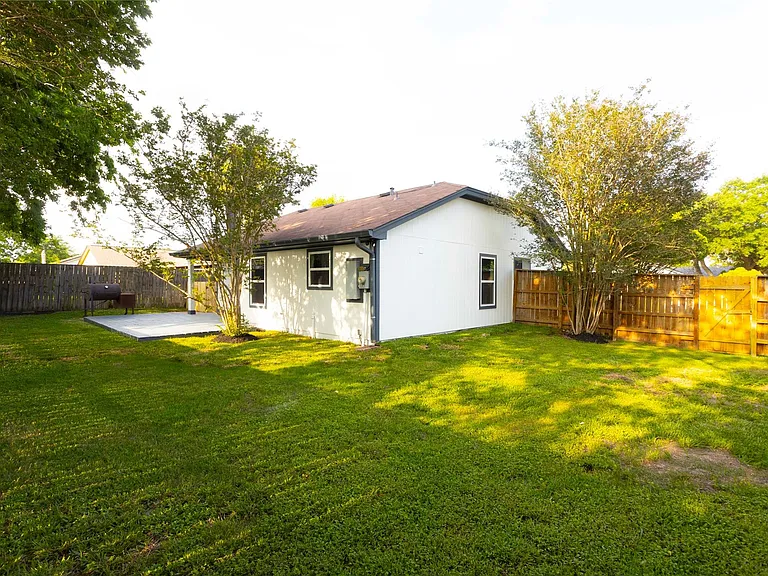 10030 Tahoka Ln — Photo 2