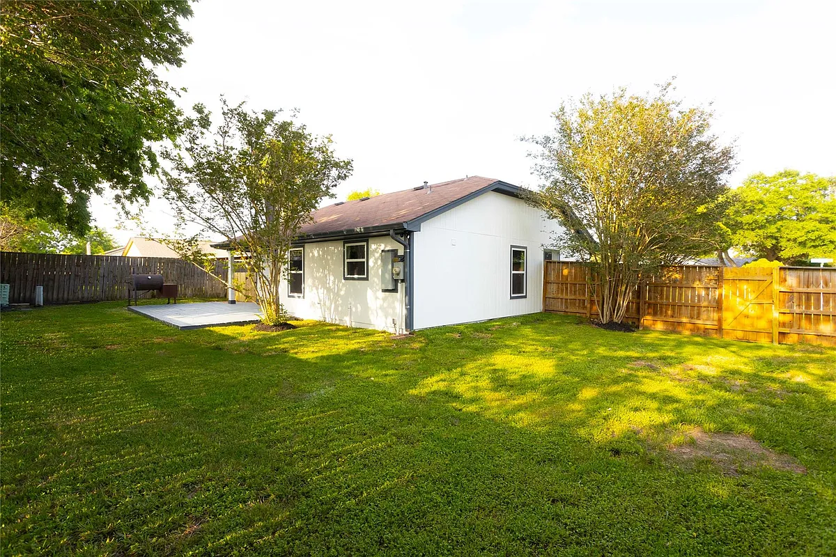 Building Photo - 10030 Tahoka Ln