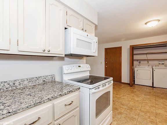 3rd image of 319 W Park Ave #1E
