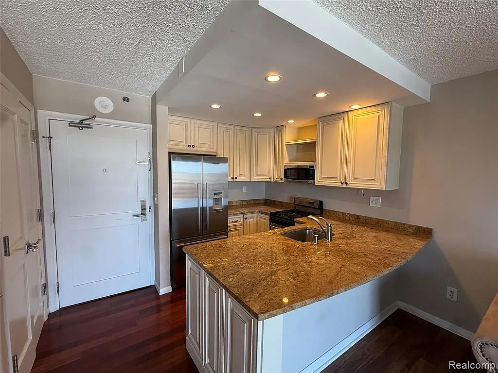 1 bed, 1.0 bath, 519 sqft, $2,600 — Photo 2